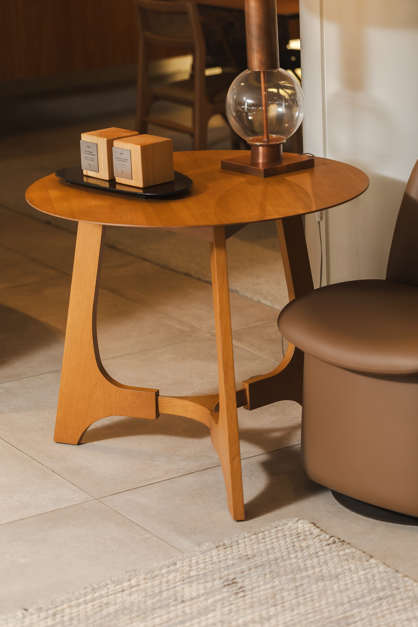 Mesa Lateral Gesto
